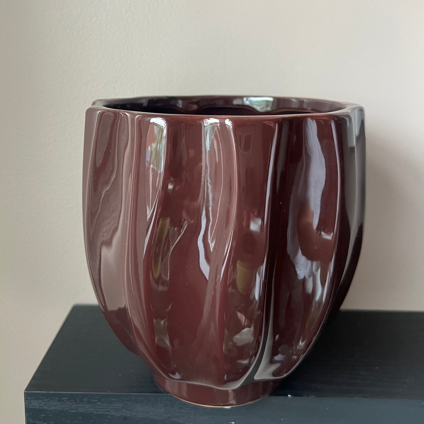 Tulip Glazed Pot Maroon 12.5cm