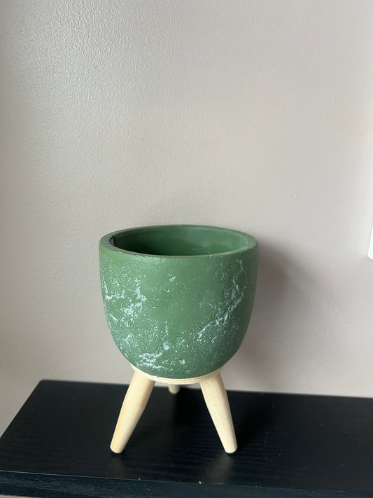 Small ceramic plant pot on stand 8.5cm