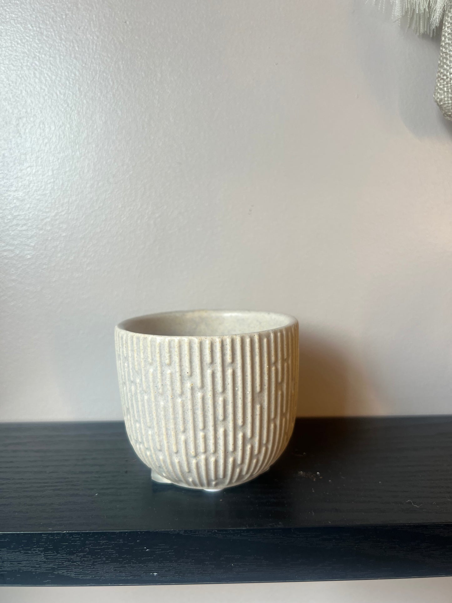 Mini cream patterned pot 7.5cm